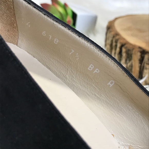 Authentic ST. JOHN Black Color Block Heel - Picture 7 of 8